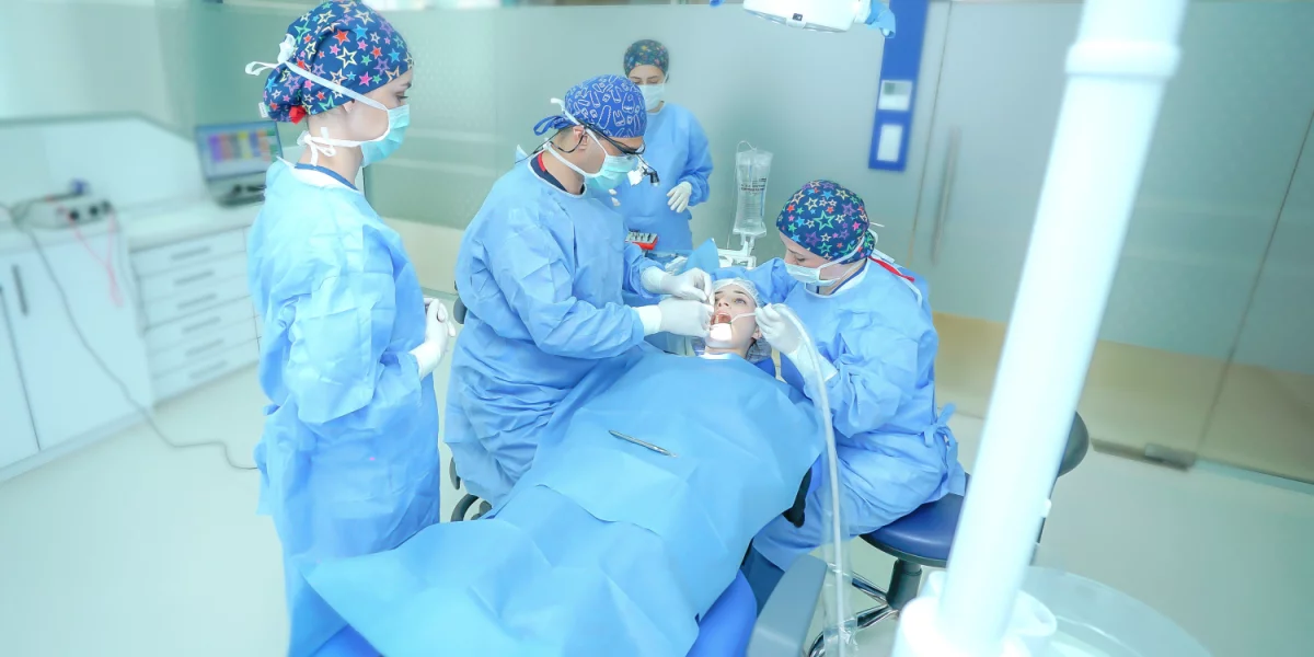 Ce este tratamentul cu implanturi dentare și de ce este necesar?