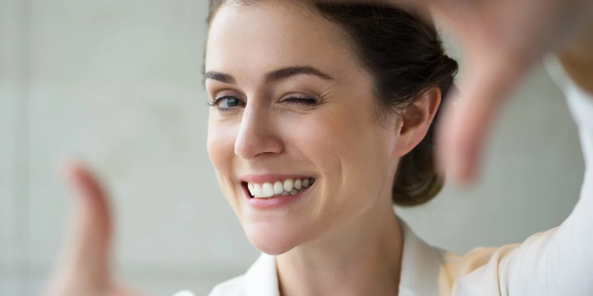 Hollywood Smile Makeover: Mai mult decât estetică